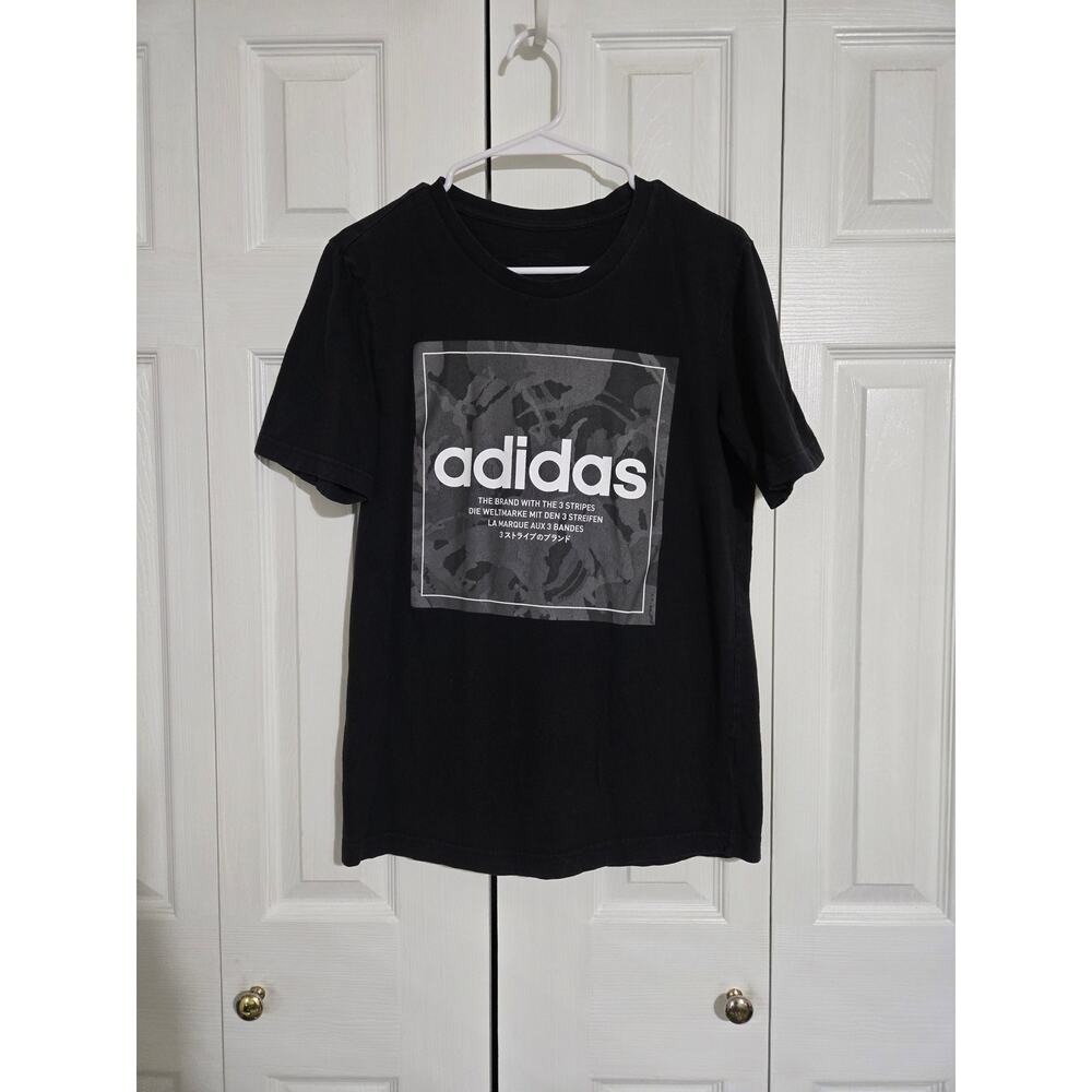 Adidas small men's black graphic tshirt